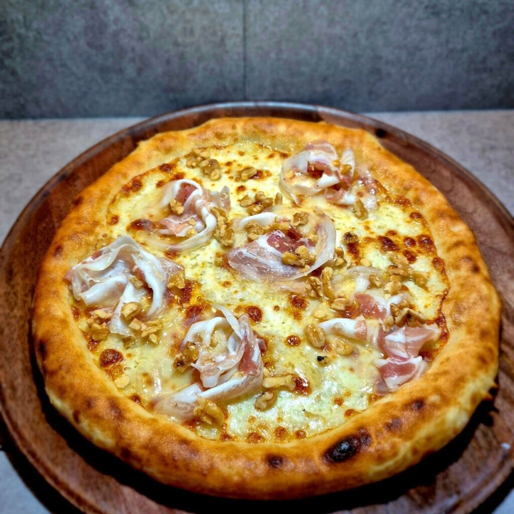 670279776_17911465605364866_1415871458228121987_n Pizzeria gourmet con forno a legna ad Alessandria